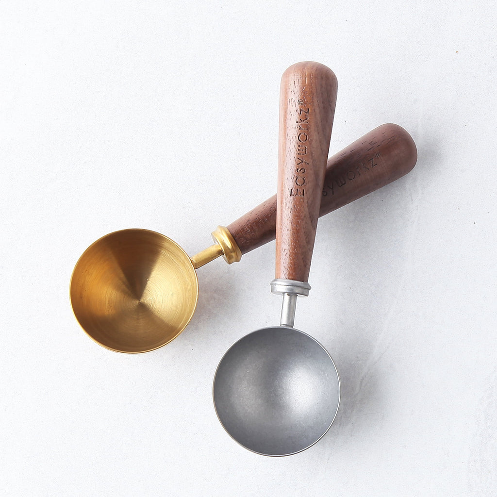 Easyworkz Retro Stainless Steel Coffee Scoop with Walnut Handle 10g / 1 Tbsp Coffee Measuring Spoon, Rose Gold